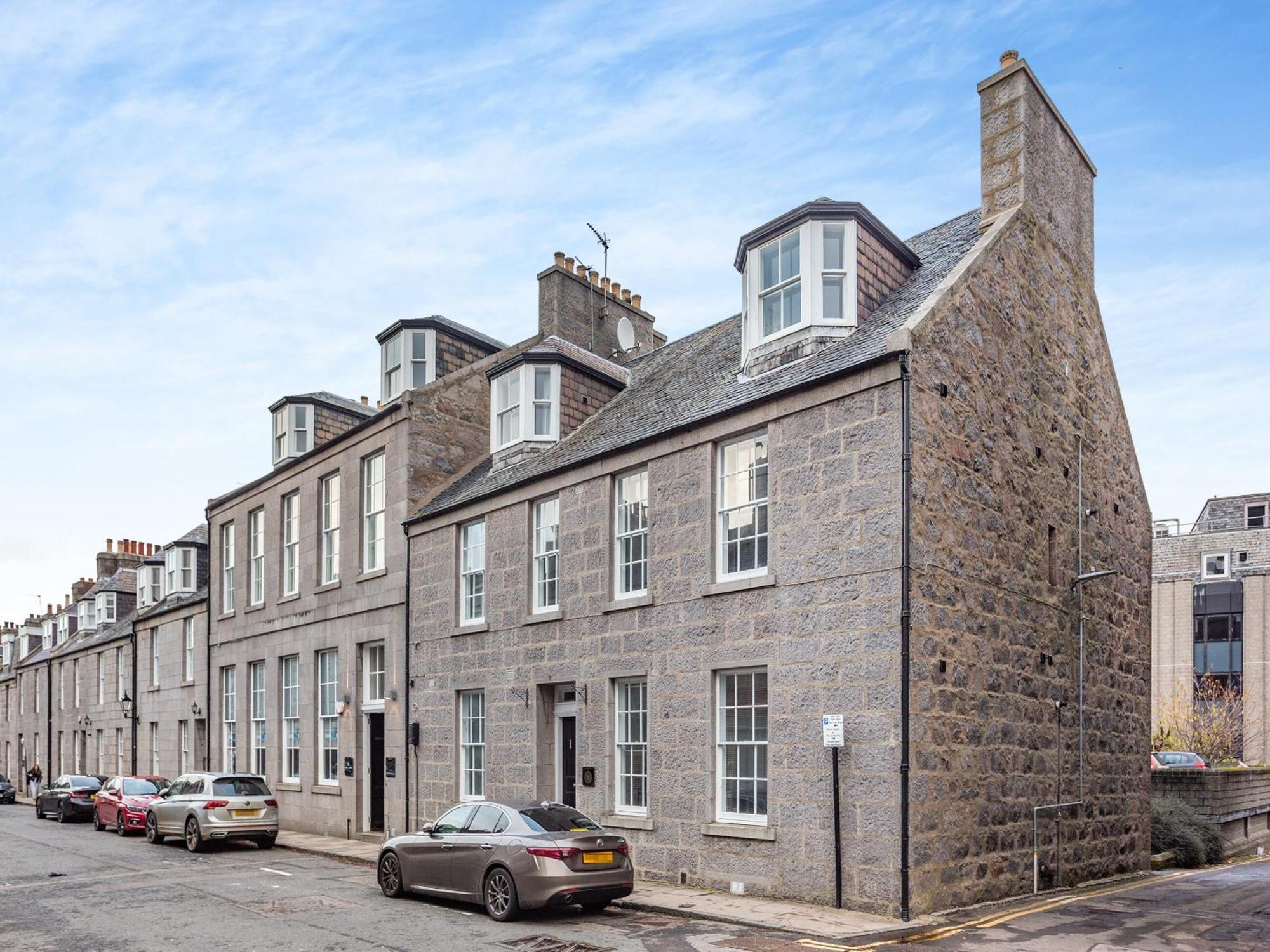 Spire View Villa Aberdeen Exterior photo